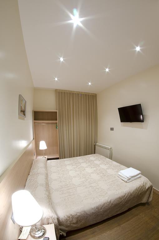 Hostal Excellence Barcelona Exterior photo
